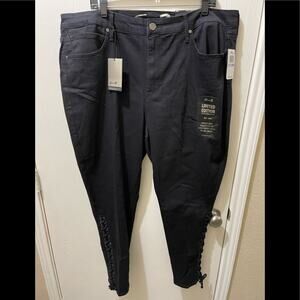 Seven7 Limited Edition side lace jeans NWT